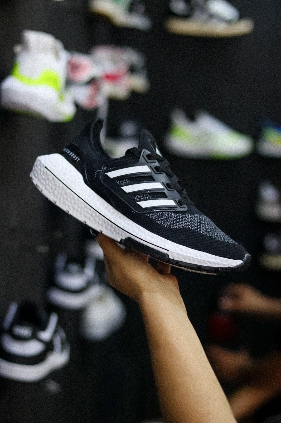 ADIDAS ULTRABOOST
