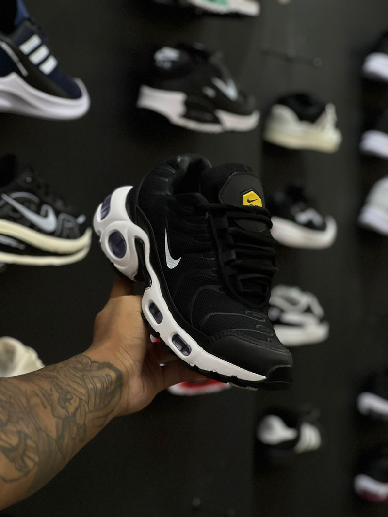 AIR TN PRETO E BRANCO