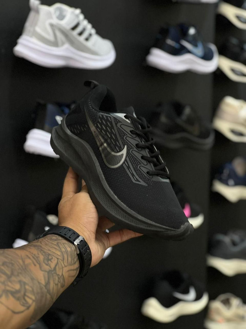AIR ZOOM BLACK