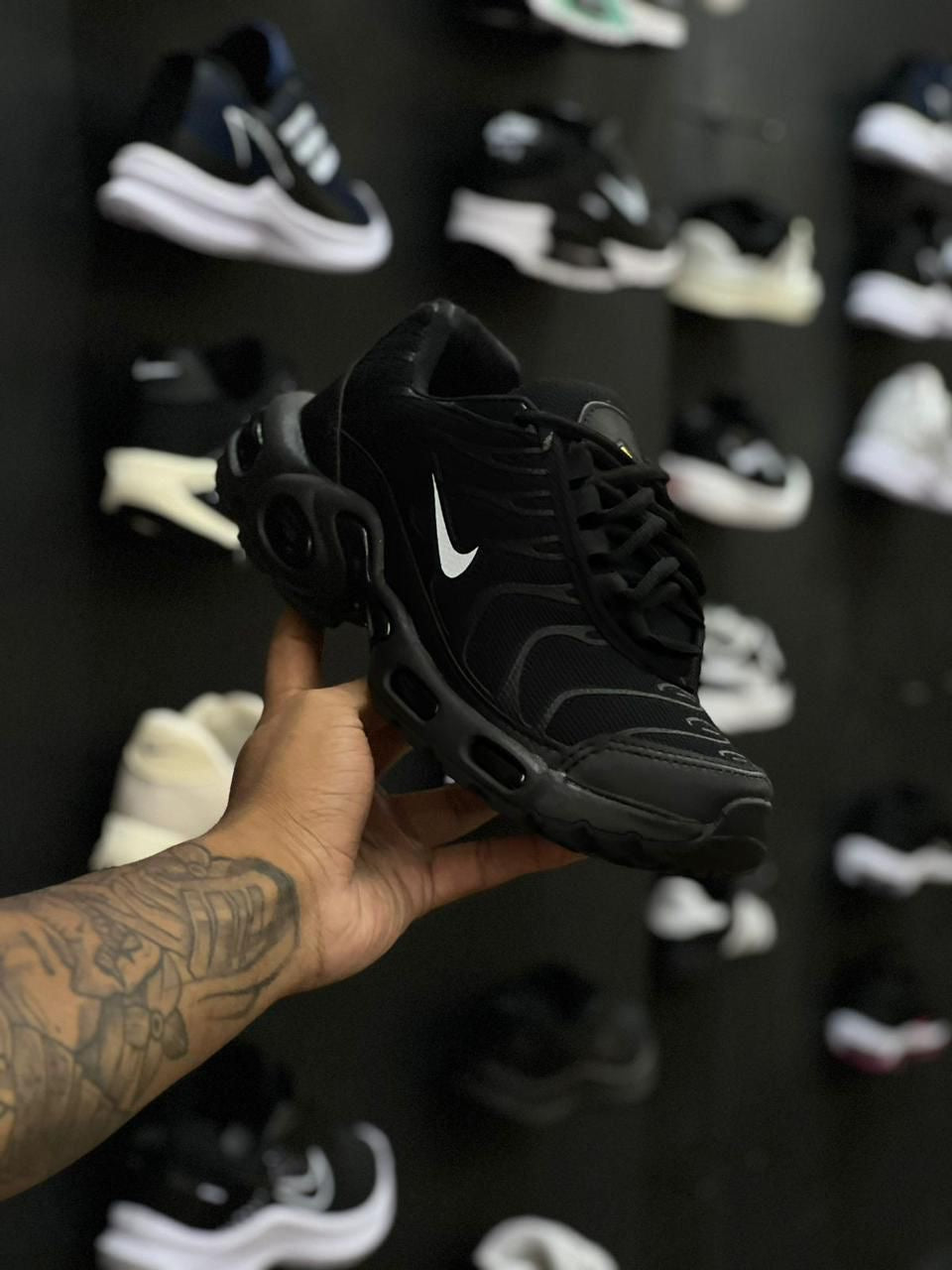 AIR TN BLACK