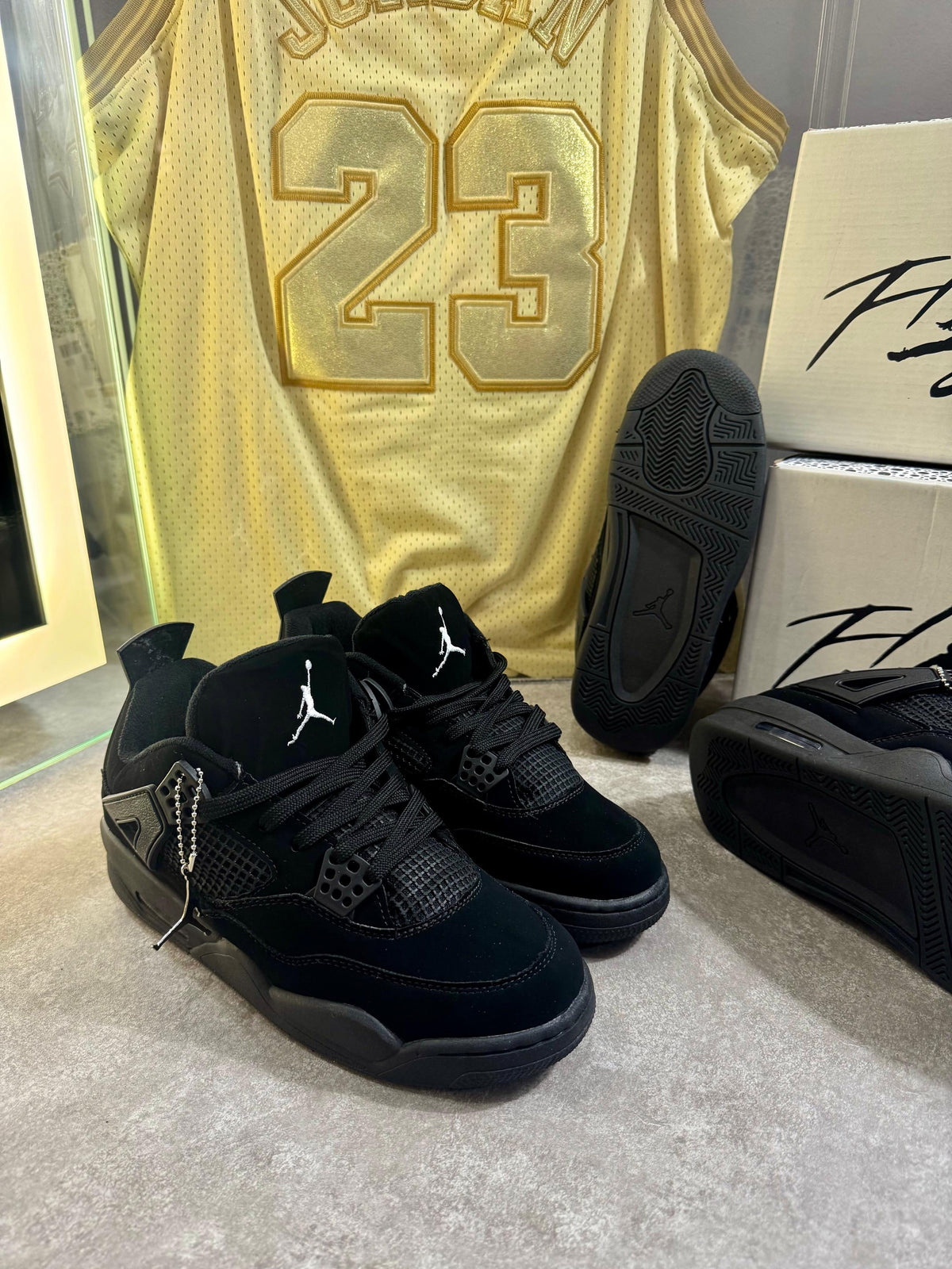 JORDAN 4 ALL BLACK